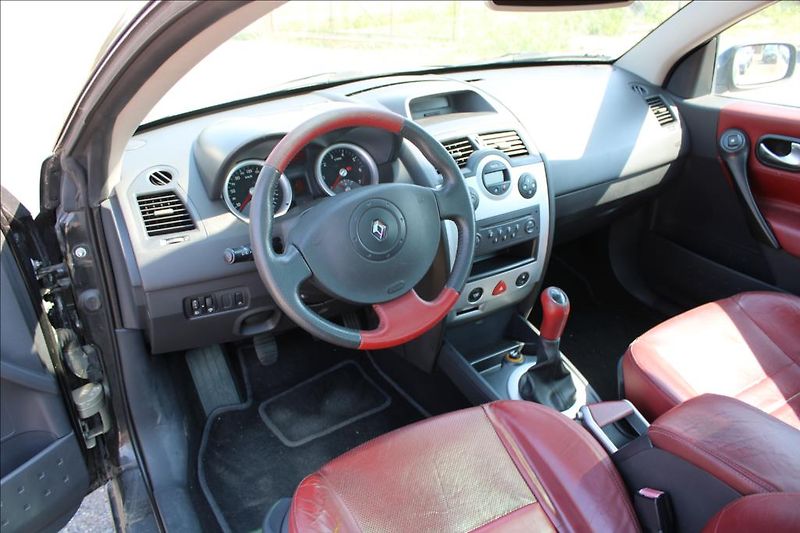 Renault Mégane 1,6 i  STK 4/2028 - fotka 10 z 33