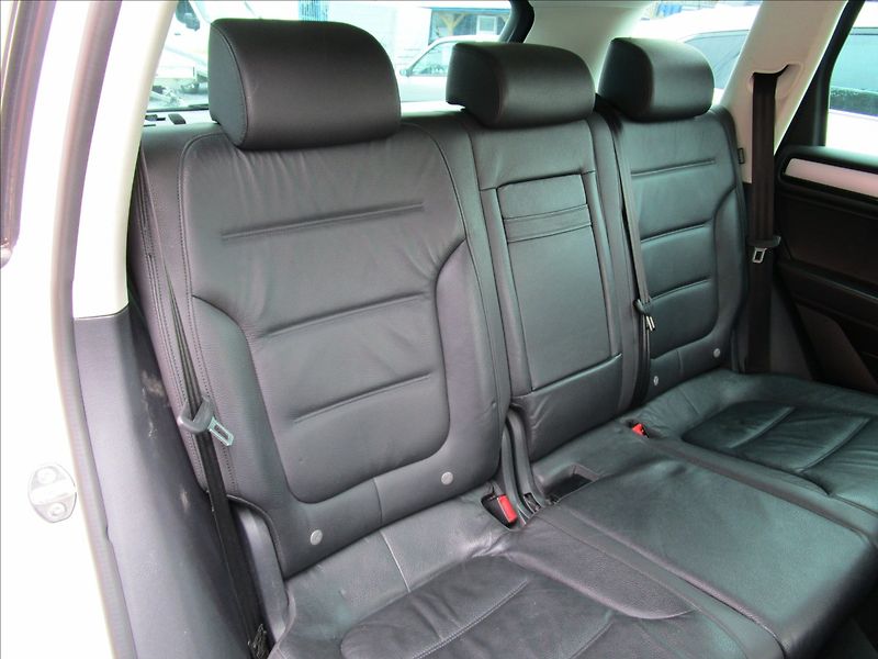 Volkswagen Touareg 3.0TDi V6  R-Line, 4x4, Bi-Xen - fotka 29 z 48