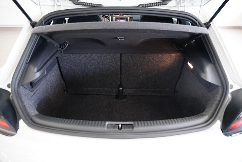 Volkswagen Scirocco - fotka 28 z 28