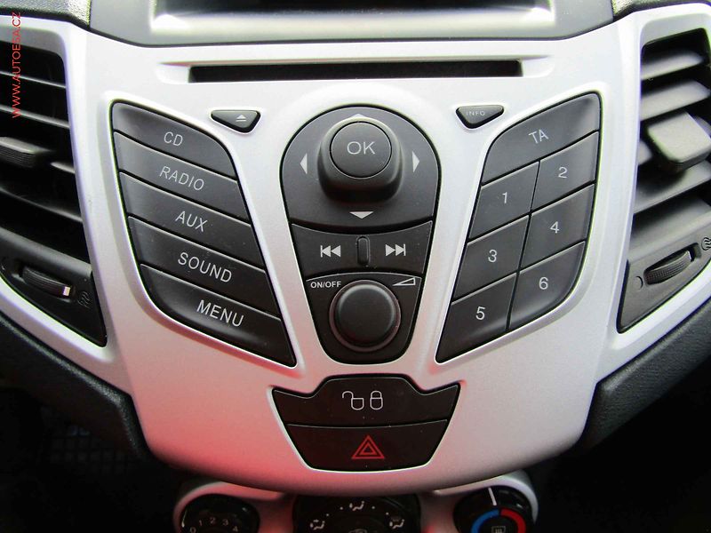 Ford Fiesta (2011) 1.4i, 1.maj,ČR, AC, park. - fotka 12 z 16