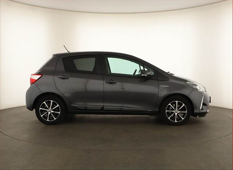Toyota Yaris (2018) 1.5 Hybrid, Automat - fotka 6 z 14