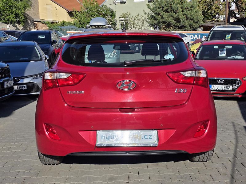 Hyundai i30 1.4-TOP VÝBAVA-AUT.KLIMA - fotka 11 z 15