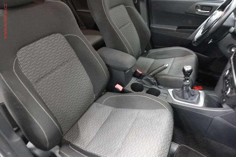 Toyota Auris (2015) 1.4D, 1.maj,ČR, autoAC - fotka 11 z 21
