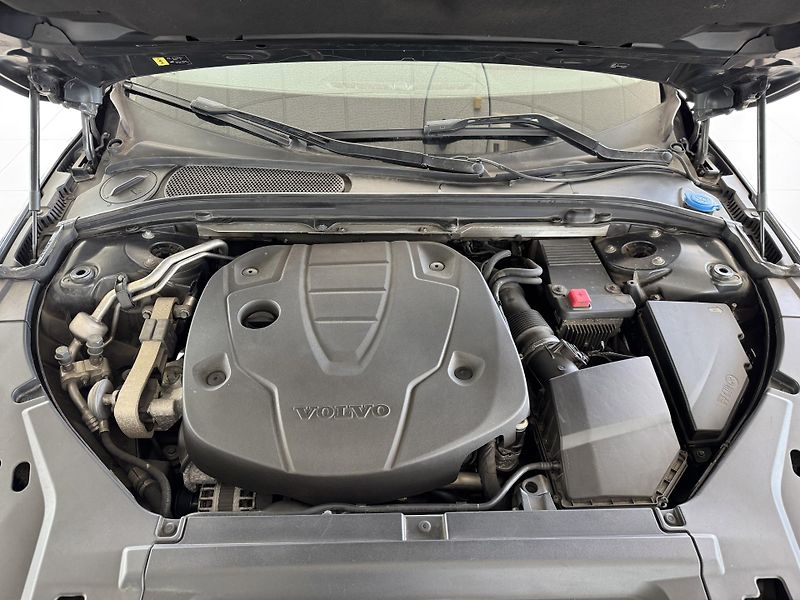 Volvo V90 CC*D5 173kW*AWD*KeyLess*Tažné - fotka 34 z 34