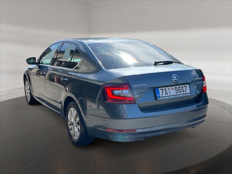 Škoda Octavia 2,0 TDI 110 Style DSG - fotka 4 z 11