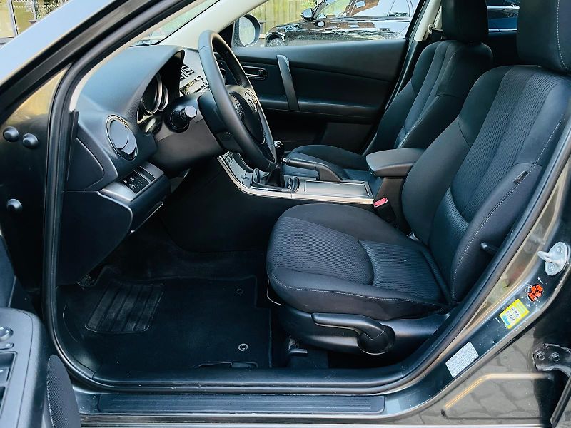 Mazda 6 2.0i MAN 1MAJITEL VÝHŘEV TAŽNÉ - fotka 26 z 41