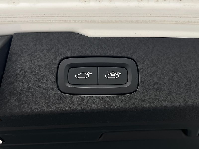 Volvo V60 CC B5 AWD PRO AUT - fotka 44 z 45