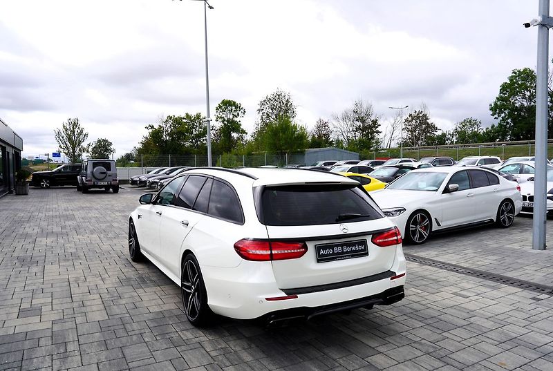 Mercedes-Benz Třídy E E63 S AMG 4Matic+// 615 PS - fotka 4 z 48