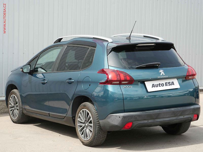 Peugeot 2008 (2019) 1.2 PT, 1.maj,ČR, Active - fotka 6 z 22