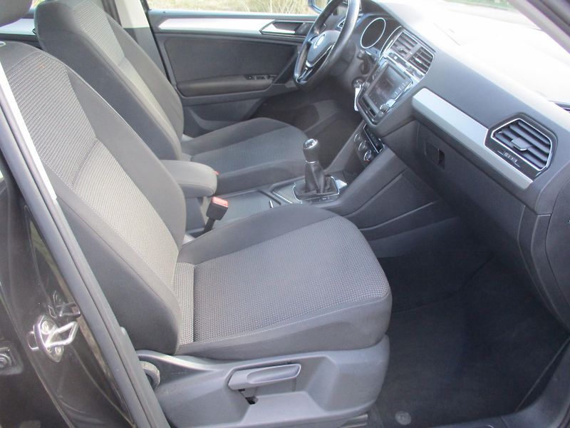 Volkswagen Tiguan 2.0TDi 110kW*TZ*PANORAMA*6MAN - fotka 28 z 43