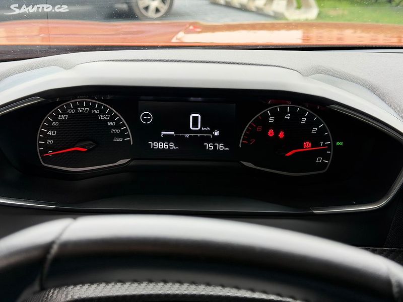 Peugeot 2008 1.2 PureTech 74 kW / tažné - fotka 20 z 21