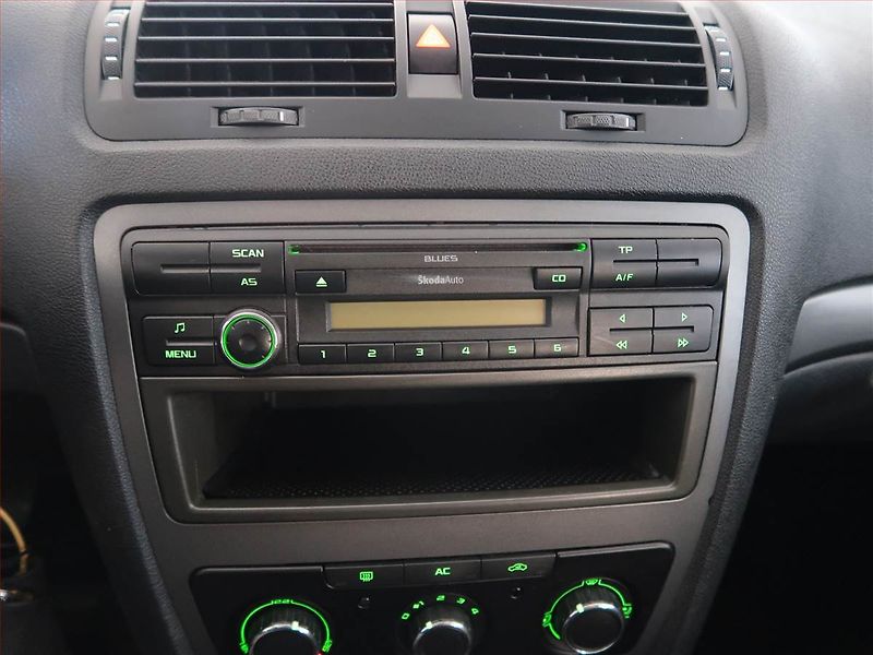 Škoda Octavia (2010) 1.9 TDI, po STK, zamluveno - fotka 12 z 14