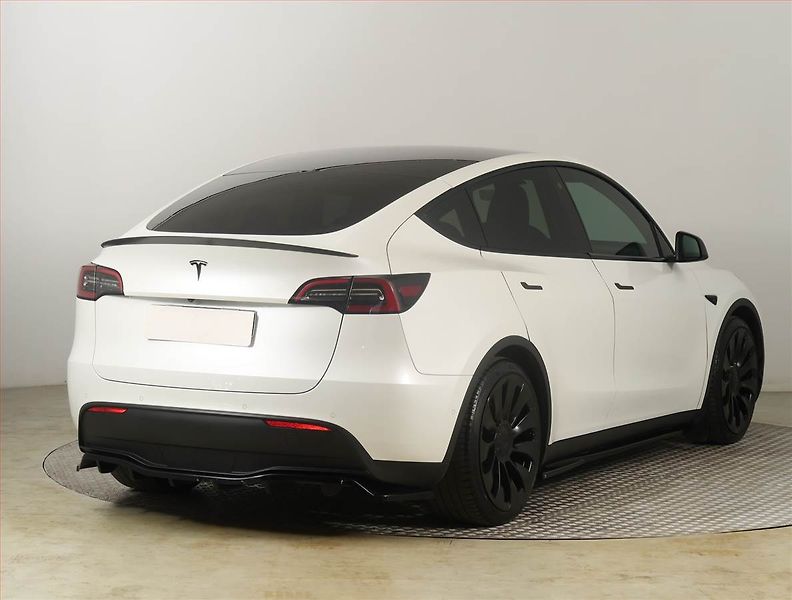 Tesla Model Y (2022) Performance 79kWh - fotka 5 z 21