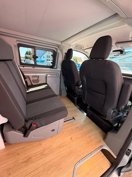 Ford Transit Custom Nugget 320 L1 Titanium Automat - fotka 9 z 15