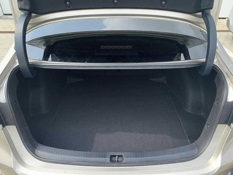 Toyota Corolla SD COMFORT STYLE TECH 1.5 VVTi - fotka 5 z 28
