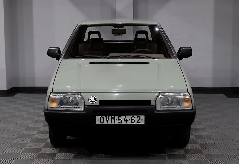 Škoda Favorit (1988) 1.3 46 kW 136 L  - fotka 3 z 47