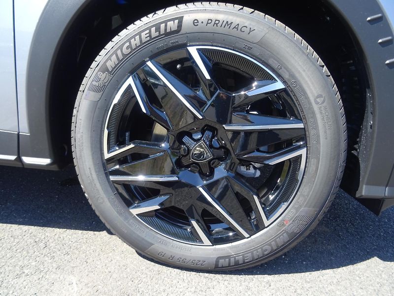 Peugeot 3008 (2026) BUSINESS Hybrid 145k e-DCS6 - fotka 9 z 45