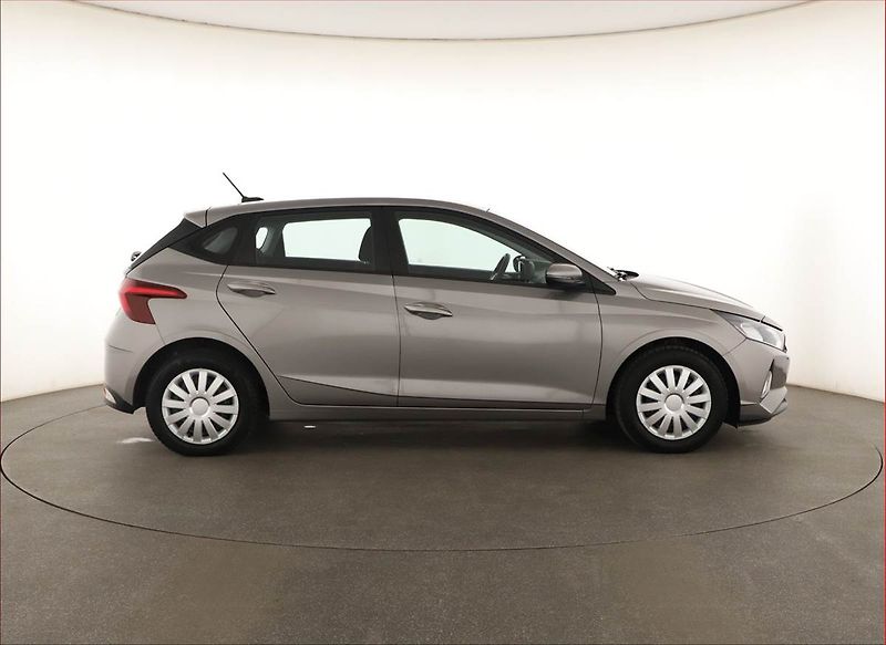 Hyundai i20 (2023) Comfort 1.2 MPI, ČR,1.maj - fotka 6 z 13