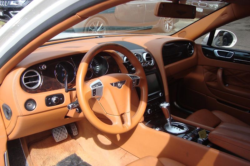 Bentley Continental Flying Spur (2013) SPEED 6.0 W12 - fotka 14 z 49