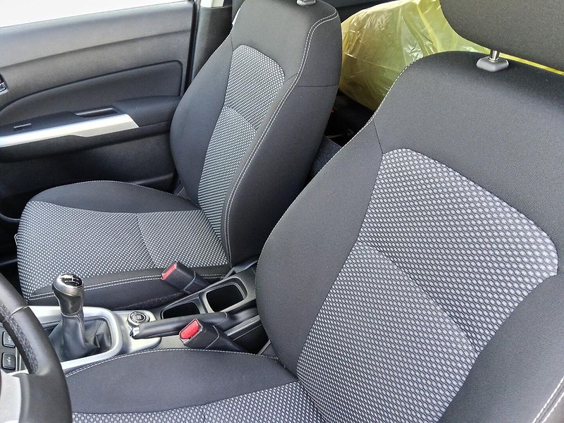 Suzuki Vitara (2015) 1.6 VVT 4x4! Kamera! 2sady kol - fotka 18 z 33