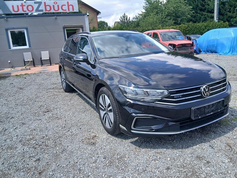 Volkswagen Passat GTE Plug-in hybrid, kůže - fotka 6 z 58