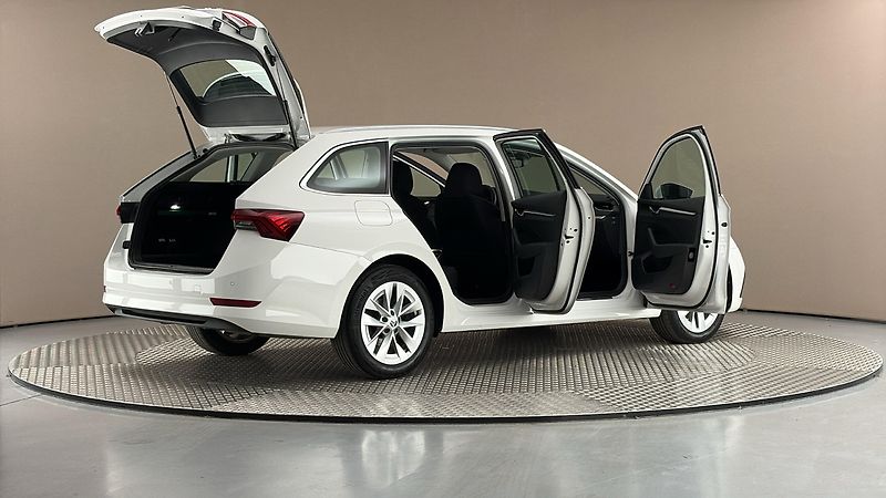 Škoda Octavia 2.0 TDI DSG Style Combi - fotka 6 z 27