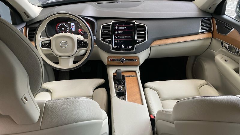 Volvo XC90 MOMENTUM PRO, B5 AWD, 184+10 k - fotka 10 z 30