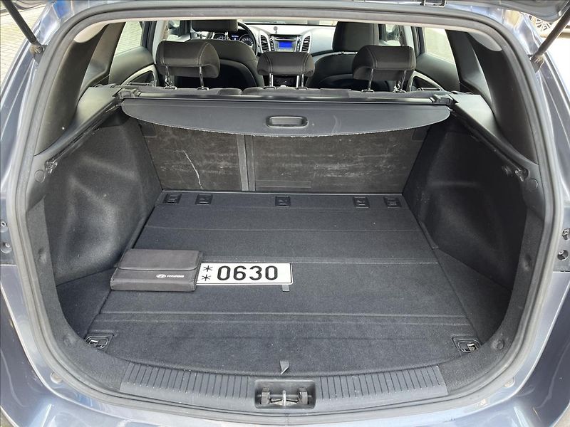 Hyundai i30 1,6 i  Trikolor Komfort - fotka 17 z 22