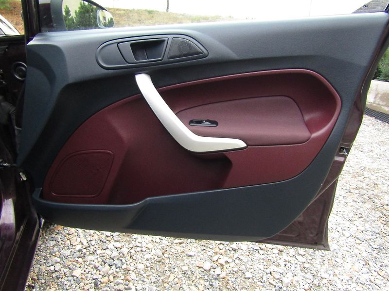 Ford Fiesta (2009) 1.6 TDCi 66kW - fotka 25 z 34