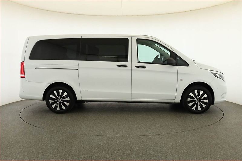 Mercedes-Benz Vito (2020) Select 119 CDI 4x4, Bus, 8Míst - fotka 6 z 17