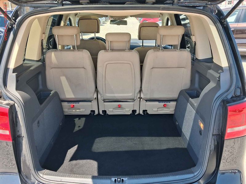 Volkswagen Touran (2014) 2.0 TDi, DSG, bixen, panor - fotka 7 z 23