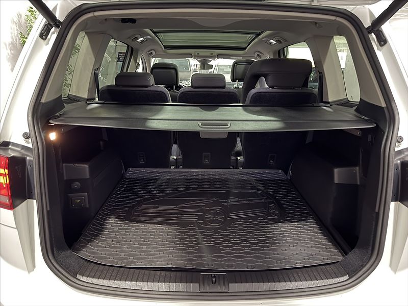 Volkswagen Touran 1,6   TDI JOIN ACC PANORAMA - fotka 26 z 31