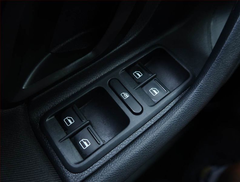 Škoda Roomster (2011) 1.6 TDI, po STK, jezdí dobře - fotka 15 z 17