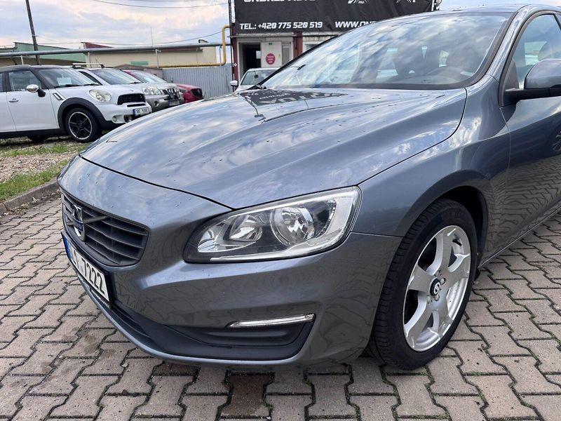 Volvo V60 (2016) D2 2,0D 88 KW TAŽNÉ - fotka 9 z 48