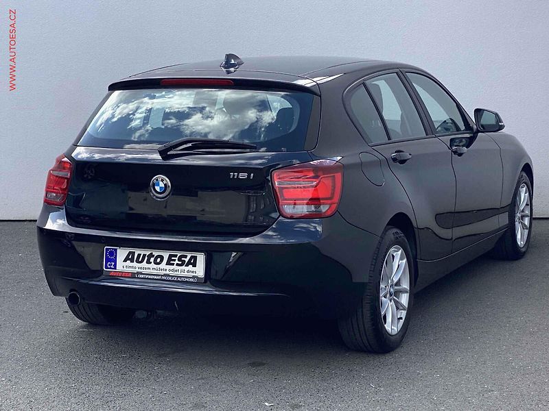 BMW Řada 1 (2013) 1.6i 116i, AC, bixen, park - fotka 4 z 18