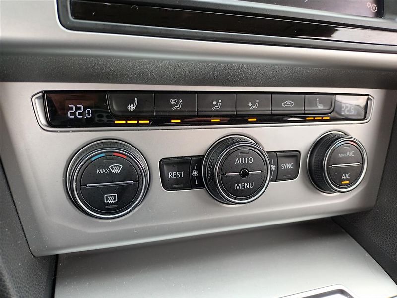 Volkswagen Passat 2,0 TDI,110KW,RADAR,LED, - fotka 33 z 47