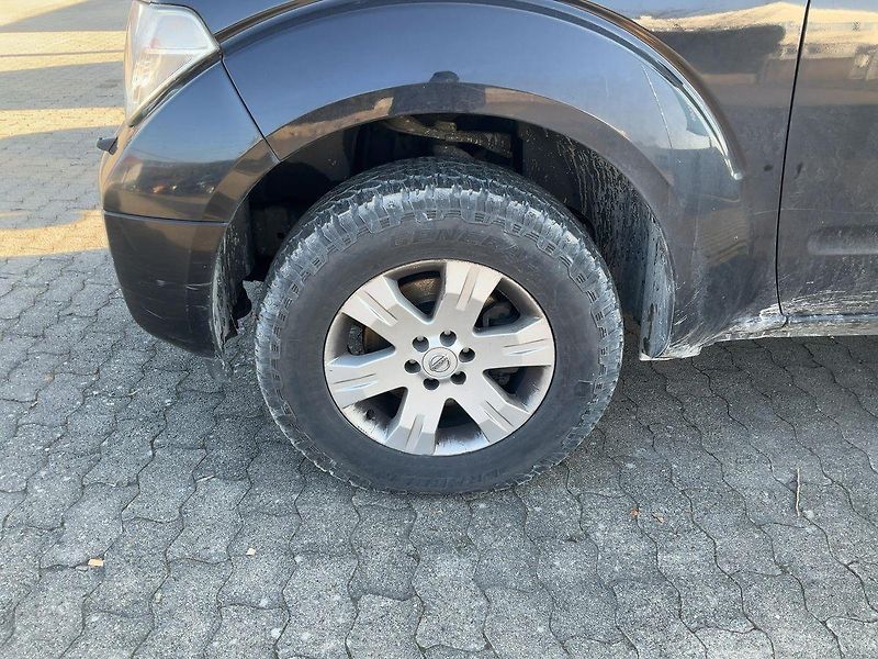 Nissan Pathfinder 2.5dCi Comfort - fotka 7 z 13