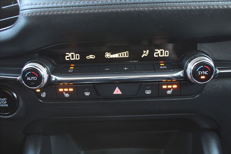 Mazda 3 2,0 i  ČR,1.MAJ,DPH,PLUS - fotka 18 z 40