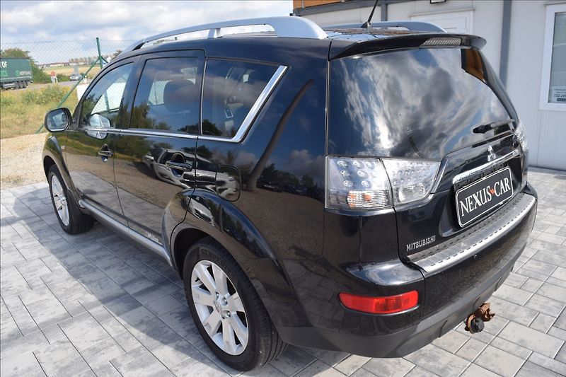 Mitsubishi Outlander 2,2 d 115KW TAŽNÉ 7MÍST 4X4 - fotka 7 z 51