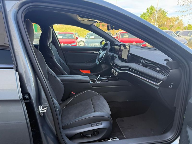 Škoda Superb Sportline 2,0 TDI 142 kW DSG 4 - fotka 9 z 30