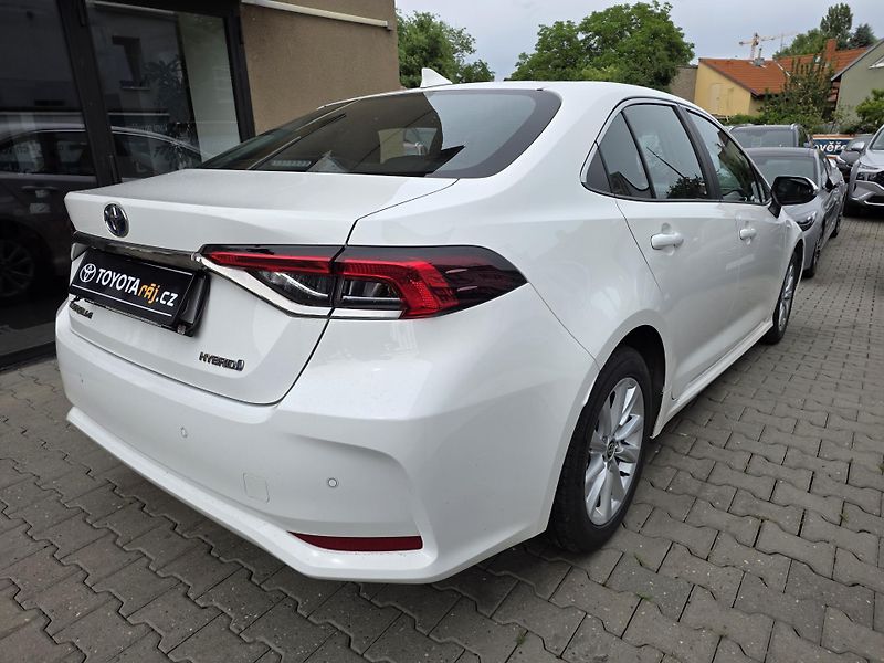Toyota Corolla 1.8-HYBRID-AUT-1.MAJITEL-DPH - fotka 9 z 12