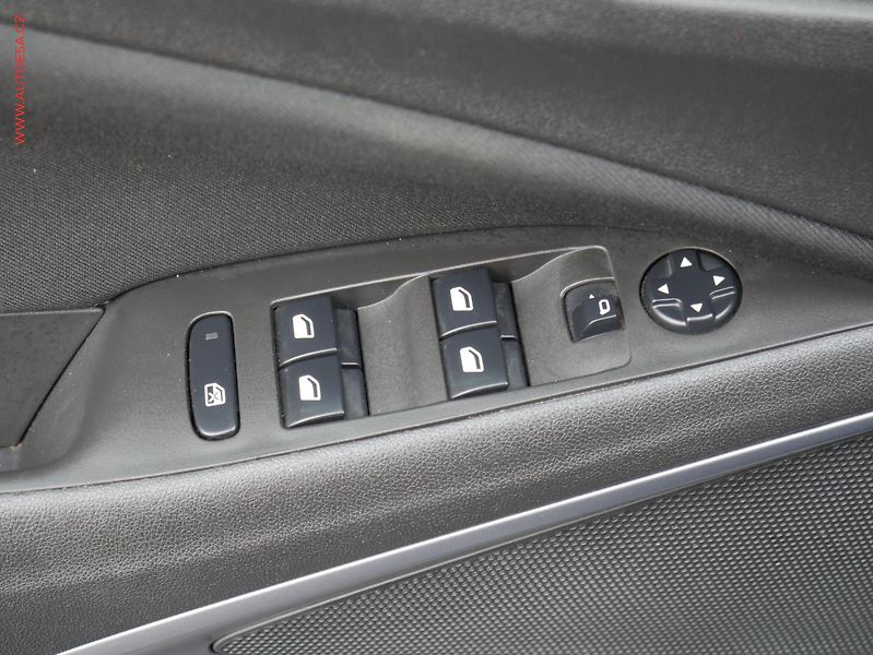 Opel Crossland X (2018) 1.2 i, ČR, AC, tempo, výhřev - fotka 11 z 14
