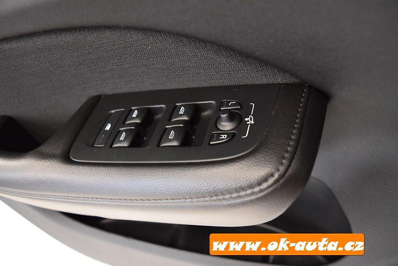 Volvo V60 2.0 D PRAV.SERVIS AUTOMAT 2020 - fotka 38 z 61