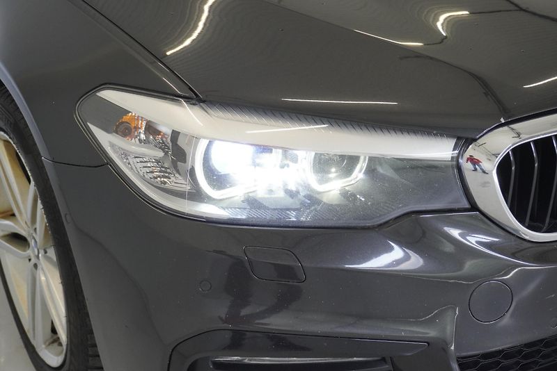 BMW Řada 5 520D TOURING XDRIVE STEPTRONIC - fotka 10 z 29