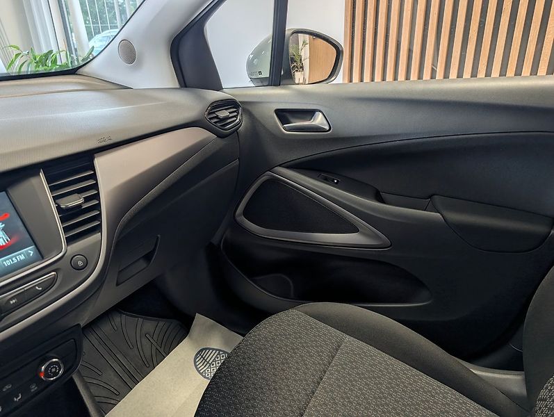 Opel Crossland X 1.2 T - fotka 16 z 26