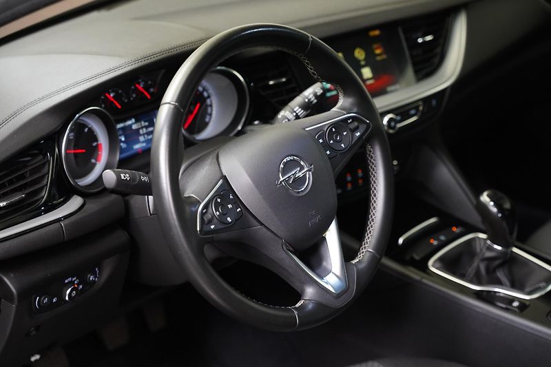Opel Insignia - fotka 14 z 23