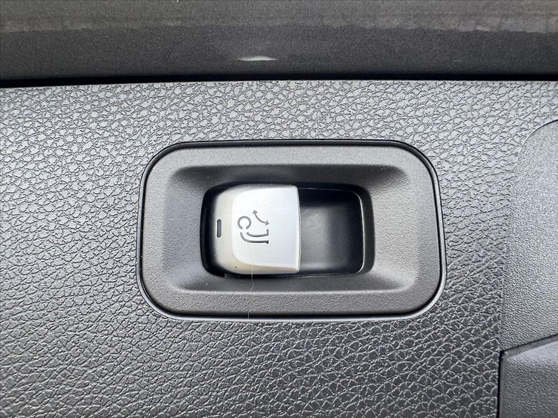 Mercedes-Benz Třídy E E 220d 4M All-terrain - fotka 27 z 33