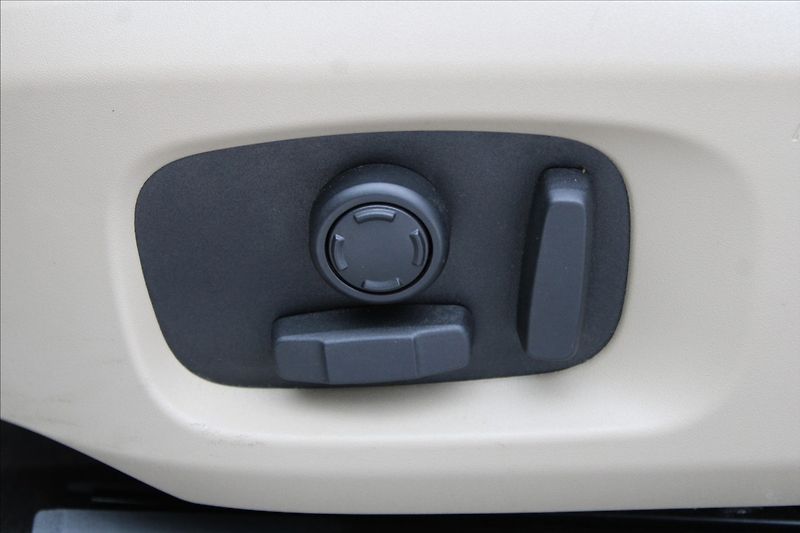 Land Rover Range Rover Evoque 2,0 SD4  ČR,1.MAJ,4x4,AUTOMAT - fotka 24 z 40