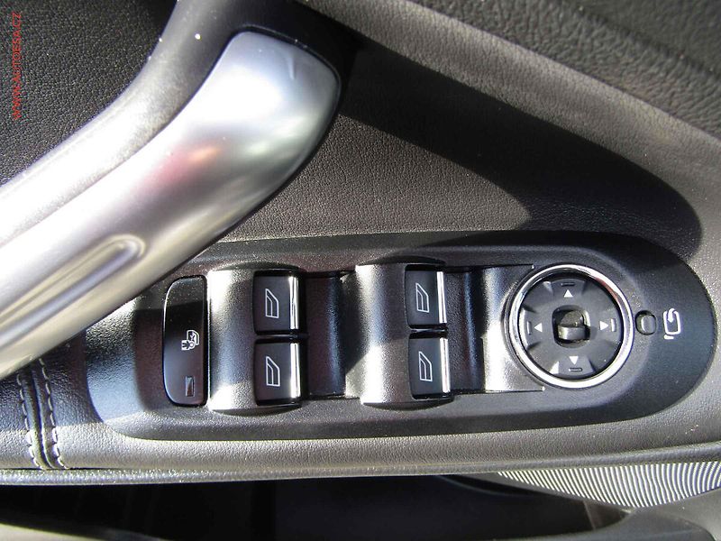 Ford S-MAX (2012) 2.0 TDCi, AT, navi, bixen - fotka 12 z 22