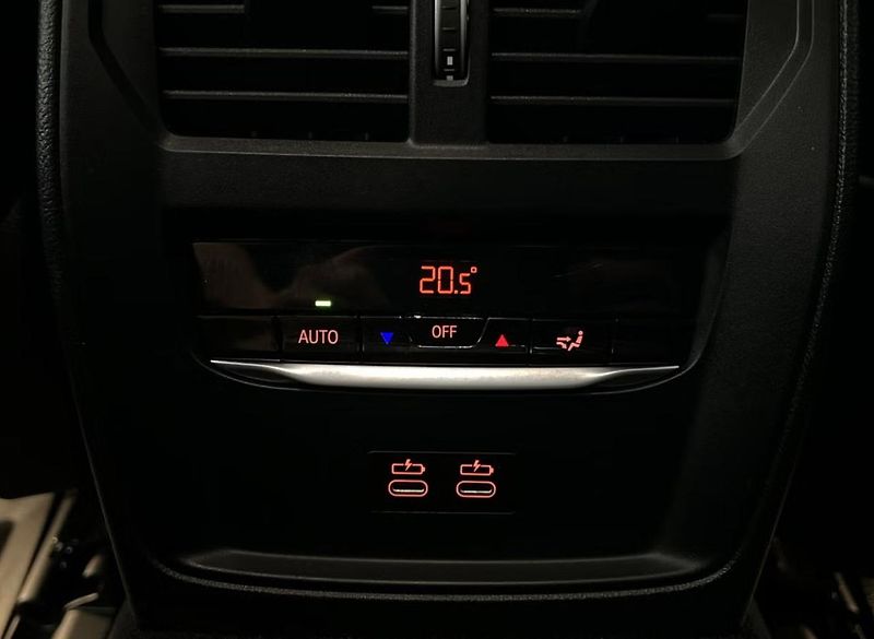 BMW i4 M50 xDrive GC 360kam Tažné LED - fotka 27 z 35
